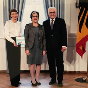 Foto: Der Kinderlotse (Mitte: Heiderose Killmer) beim Neujahrsempfang des Bundespräsidenten 2019